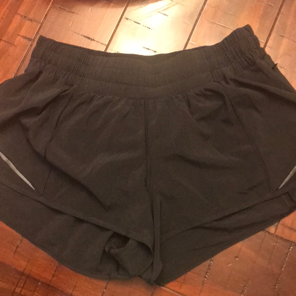 Lululemon Hotty Hot Short II NWOT